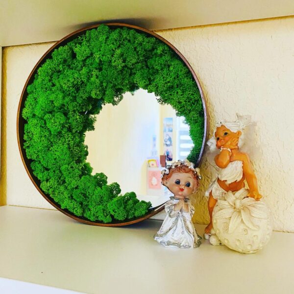 Round Framed Mirror with Iceland Moss - Image 3