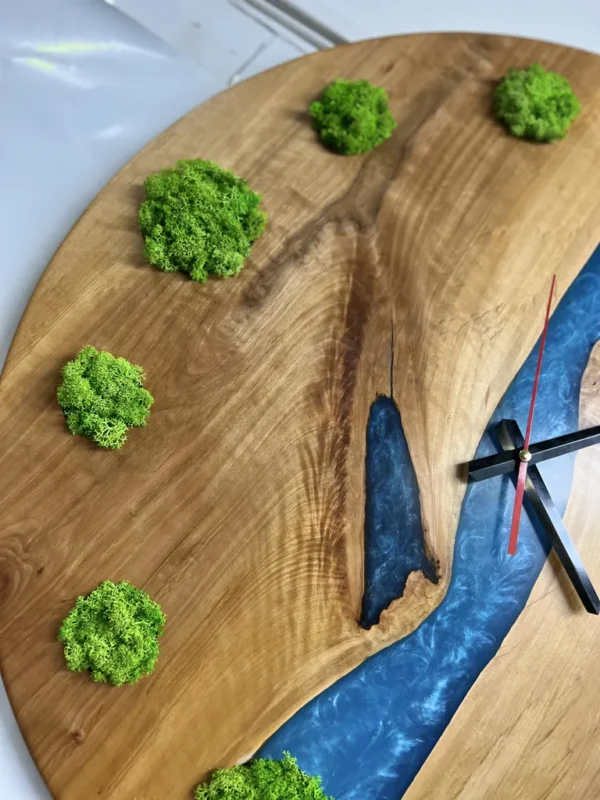 Wooden Watch with Iceland Moss and Epoxy - Image 4
