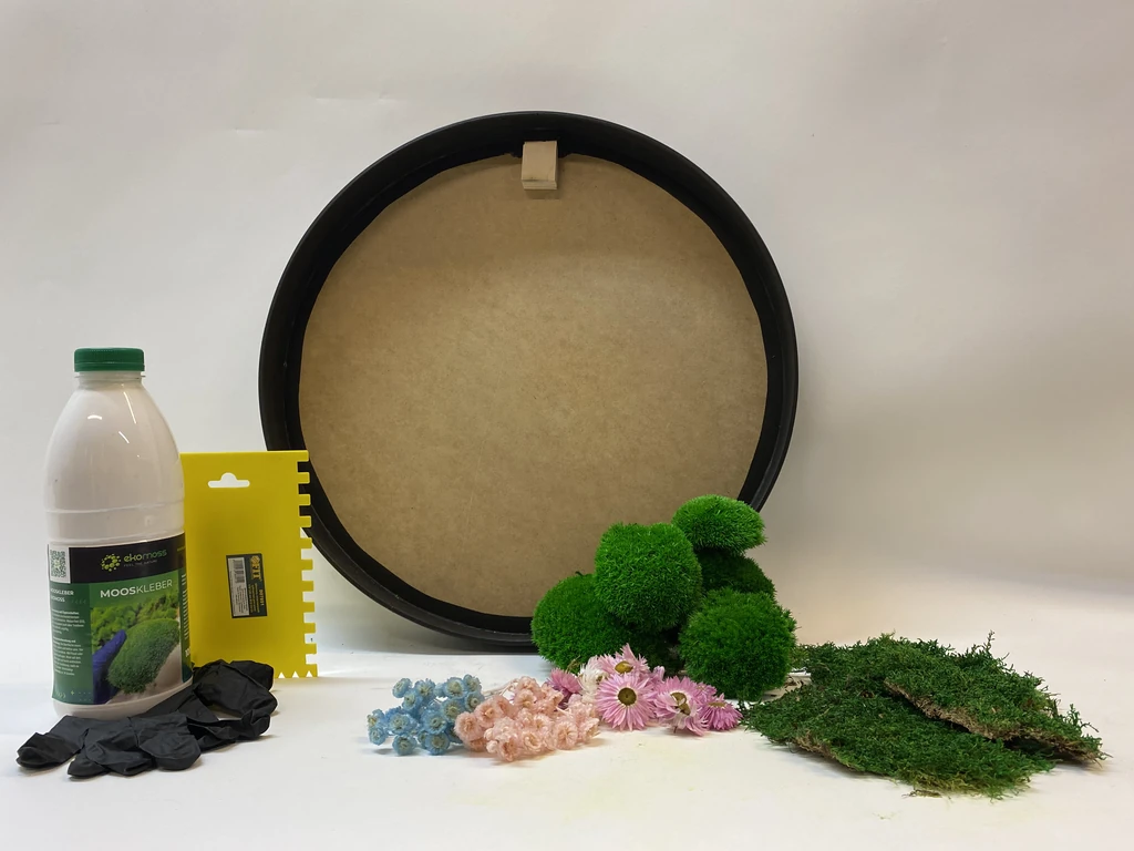 img_1392_result.webp DIY Round Moss Wall Art Kit – Dried Flowers - Image 1