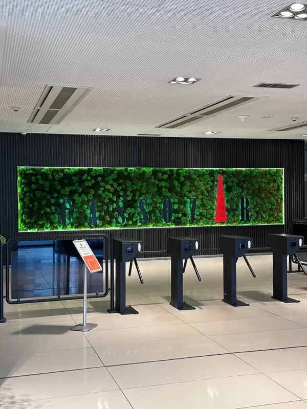 Moss wall with logo - Image 4