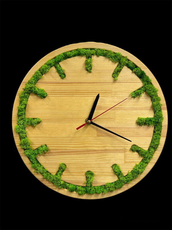Round Wooden Watch with Iceland Moss Classic - Image 4